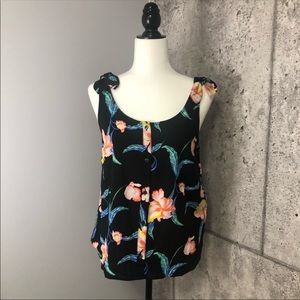 🆕 Levi’s Floral Sleeveless Button Down Viscose